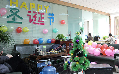 饲料机械 节日氛围满满的办公室